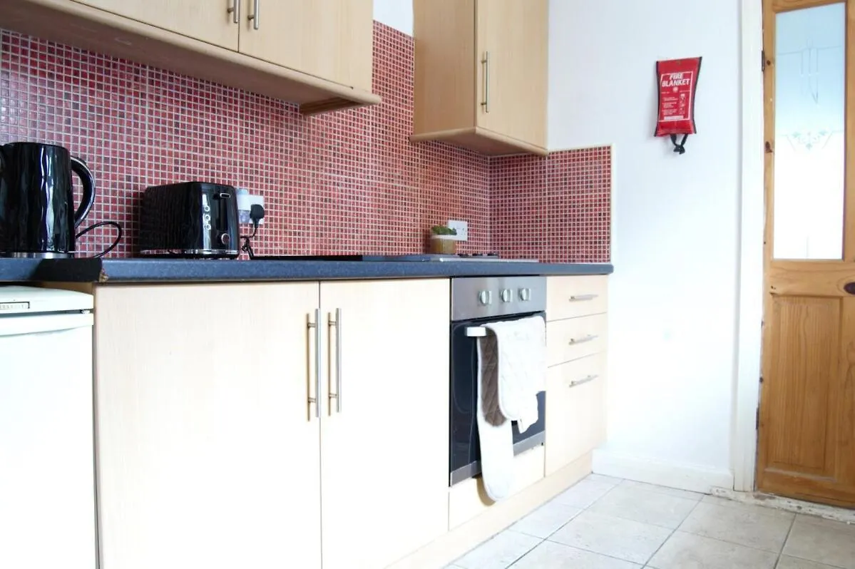 Work & Rest, 3-Bed Home, Free Parking Kingston upon Hull Semesterbostad